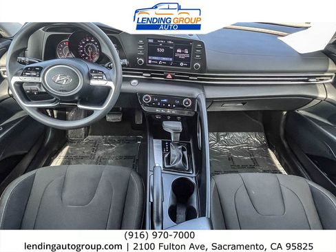 Used 2022 Hyundai Elantra SEL image 11