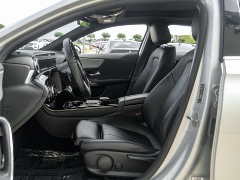 Used 2022 Mercedes-Benz A 220 image 3