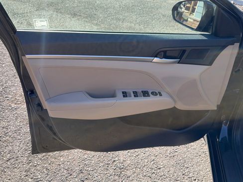 Used 2019 Hyundai Elantra SE FWD image 13