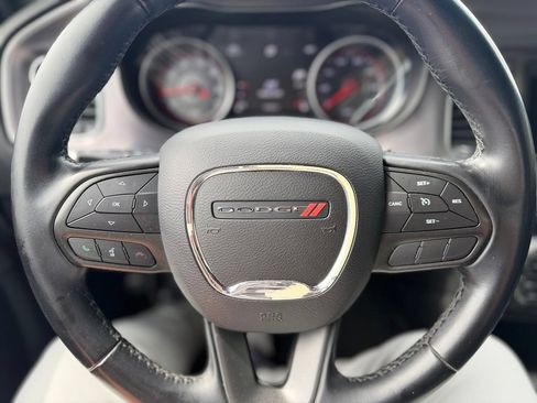 Used 2020 Dodge Charger SXT RWD image 10