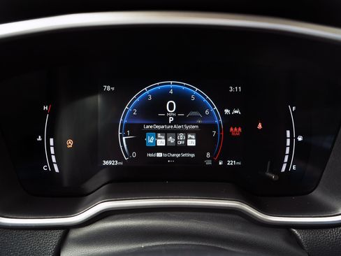 Used 2024 Toyota Corolla Cross XLE image 22