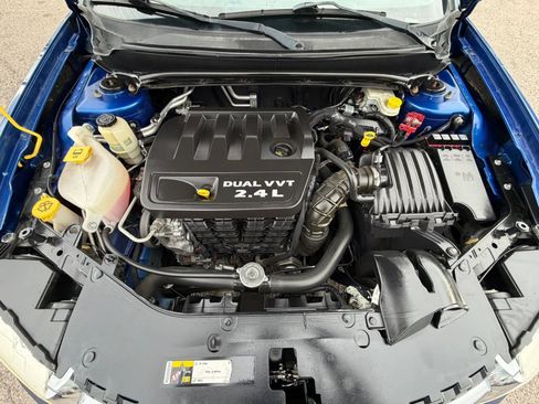 Used 2014 Dodge Avenger SE image 35