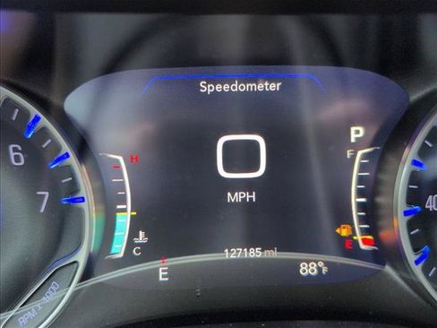 Used 2018 Chrysler Pacifica Touring-L Plus FWD image 17