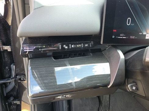 Used 2025 BMW 530i image 15