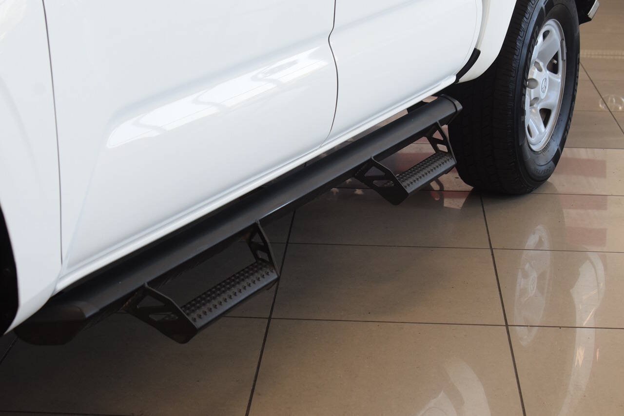 Used 2022 Toyota Tacoma SR AWD/4WD image 9