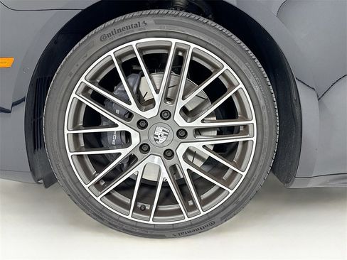 Used 2024 Porsche Panamera 4 image 33
