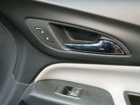 Used 2023 Chevrolet Equinox LS w/ Midnight Edition image 9