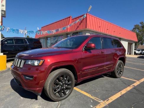 Used 2020 Jeep Grand Cherokee Altitude image 3