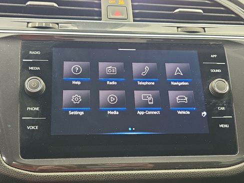 Certified 2024 Volkswagen Tiguan SE FWD image 22