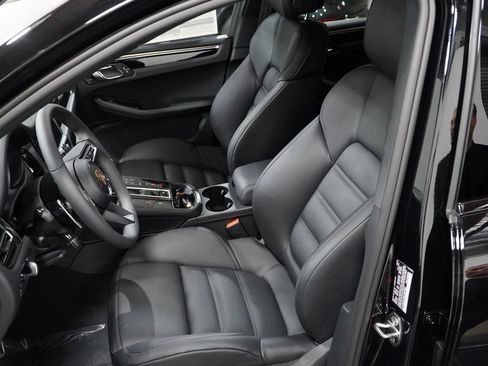 Used 2024 Porsche Macan S image 17