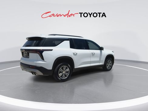 Used 2026 Chevrolet Traverse LT FWD image 8