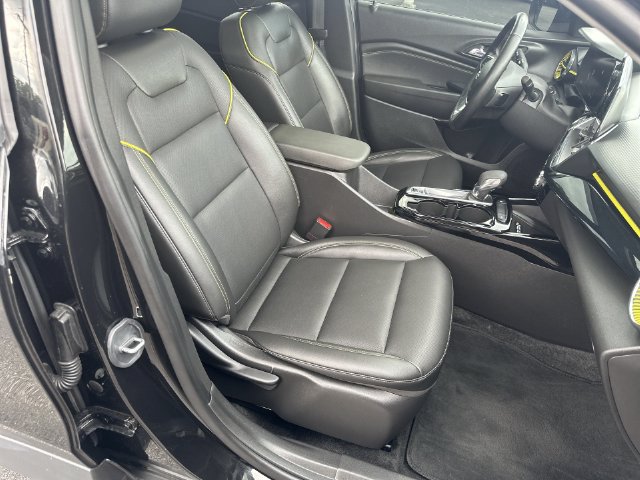 Used 2024 Chevrolet Trax ACTIV w/ Sunroof Package FWD image 27