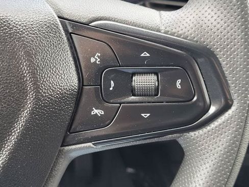 Used 2025 Chevrolet Trax LT FWD image 13