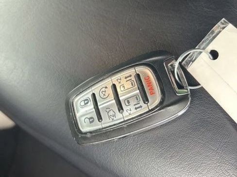 Used 2023 Chrysler Pacifica Touring-L FWD image 46