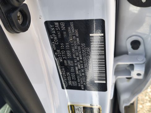 Used 2024 Hyundai Venue SEL FWD image 32