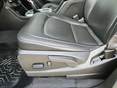 Used 2022 Chevrolet Colorado LT w/ Luxury Package image 18