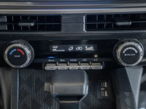 Used 2025 Toyota 4Runner SR5 AWD/4WD image 22