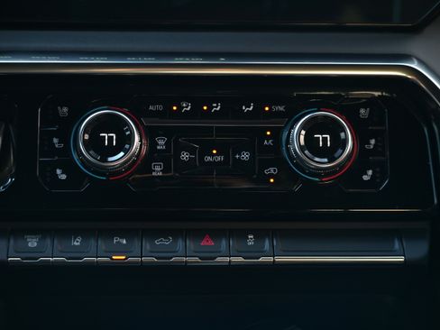 Used 2024 GMC Sierra 3500 Denali Ultimate image 19