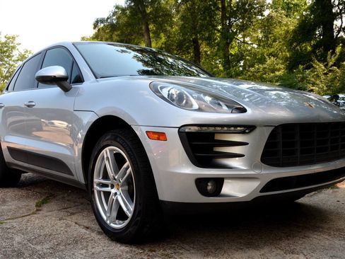 Used 2017 Porsche Macan AWD/4WD image 3