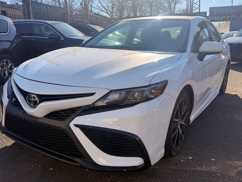 Used 2021 Toyota Camry SE image 28
