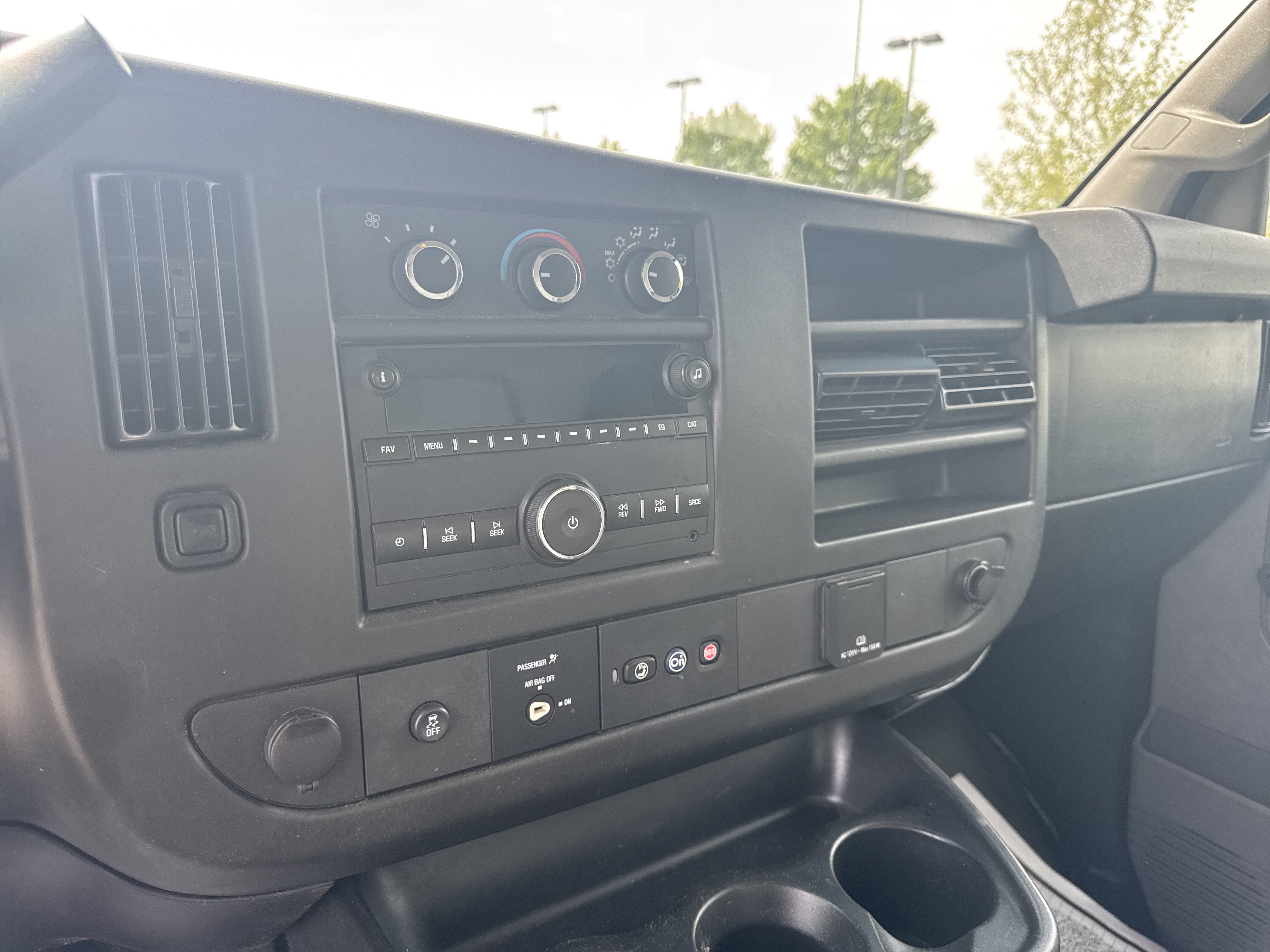 Used 2018 Chevrolet Express 3500 Extended w/ Driver Convenience Package RWD image 18