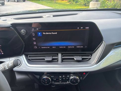Used 2025 Chevrolet Trax LT w/ LT Convenience Package FWD image 20
