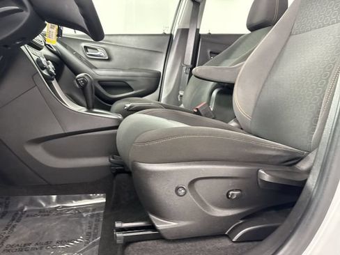 Used 2017 Chevrolet Trax LS AWD/4WD image 19