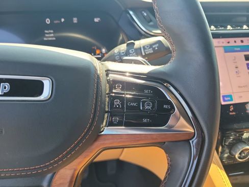 Used 2023 Jeep Grand Cherokee Summit AWD/4WD image 34
