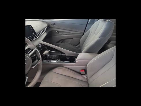 Used 2022 Hyundai Elantra SEL w/ Convenience Package FWD image 11
