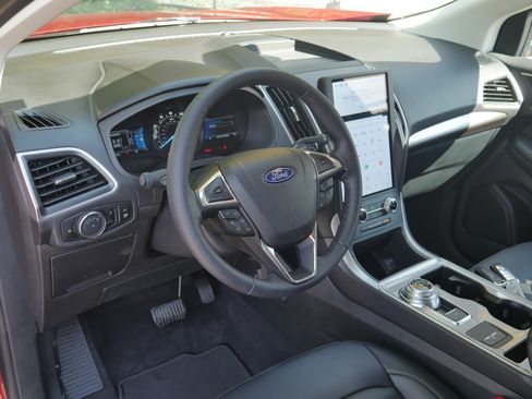 Used 2024 Ford Edge SEL w/ Convenience Package AWD/4WD image 4