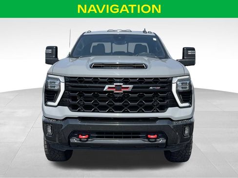Used 2024 Chevrolet Silverado 2500 ZR2 w/ Technology Package AWD/4WD image 3