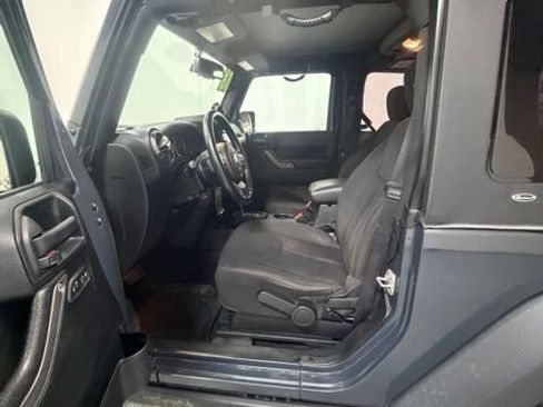 Used 2018 Jeep Wrangler Sport AWD/4WD image 13