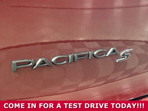Used 2020 Chrysler Pacifica Touring w/ S Appearance Package FWD image 34