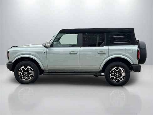 Used 2023 Ford Bronco Outer Banks image 8