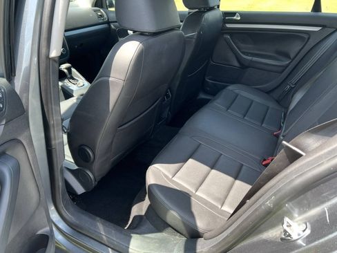 Used 2010 Volkswagen Jetta SE FWD image 12