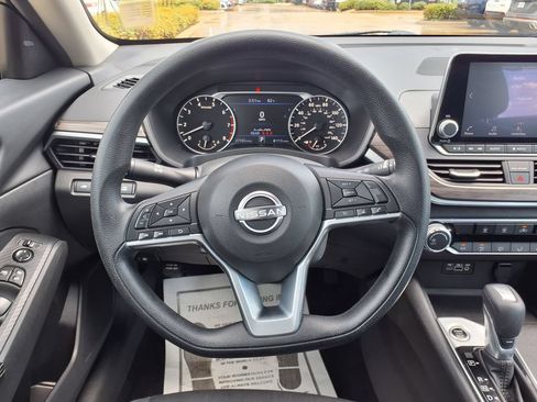 Used 2025 Nissan Altima 2.5 SV FWD image 21