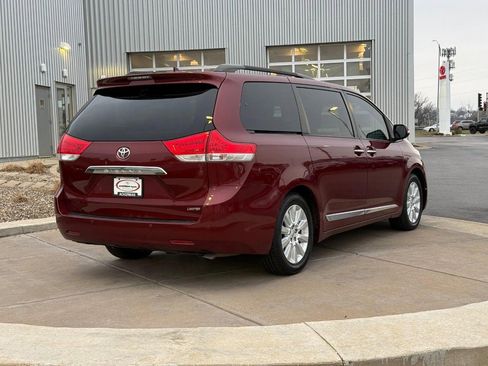 Used 2014 Toyota Sienna Limited image 5