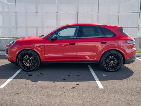 Certified 2025 Porsche Cayenne E-Hybrid AWD/4WD image 2