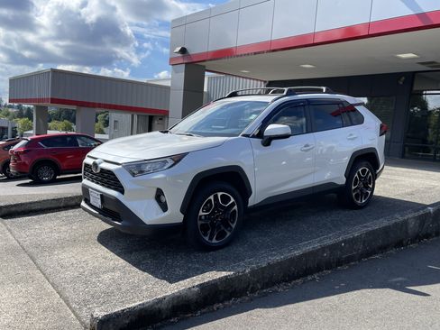 Certified 2021 Toyota RAV4 XLE Premium AWD/4WD image 4