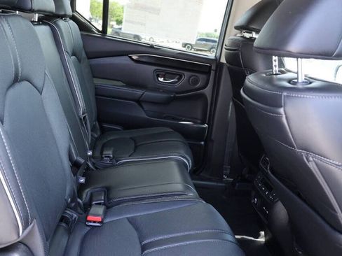 Used 2025 Honda Pilot Elite image 16