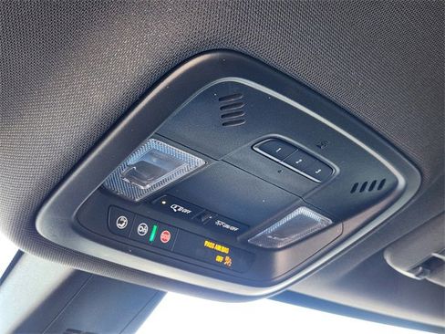 Used 2023 Chevrolet Traverse RS w/ LPO, Floor Liner Package image 28