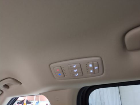 Used 2024 Kia Carnival LX FWD image 15