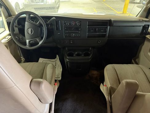 Used 2010 GMC Savana 3500 LT w/ LT Preferred Equipment Group RWD image 8