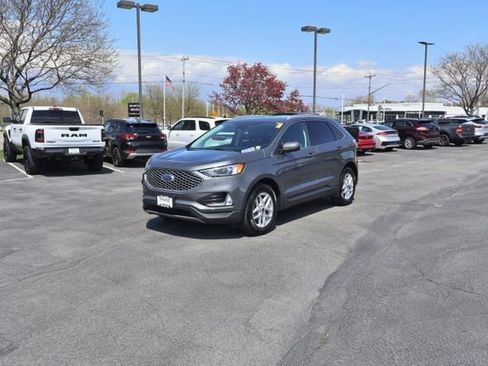 Used 2024 Ford Edge SEL w/ Convenience Package AWD/4WD image 3