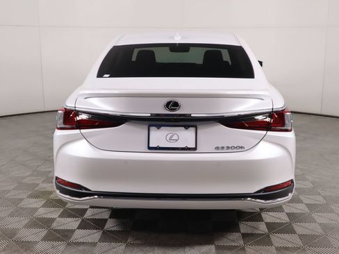 Used 2025 Lexus ES 300h w/ Accessory Package (Z1) FWD image 6