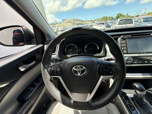 Used 2015 Toyota Highlander Limited FWD image 15