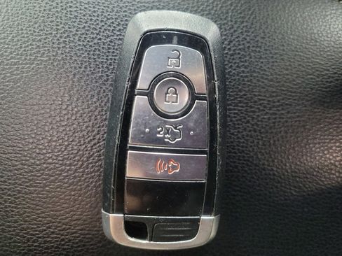 Used 2019 Ford Fusion SE image 32