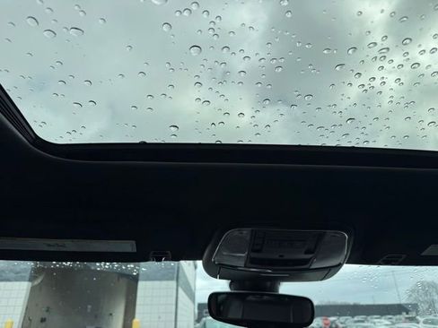 Used 2018 Jeep Grand Cherokee Altitude image 17