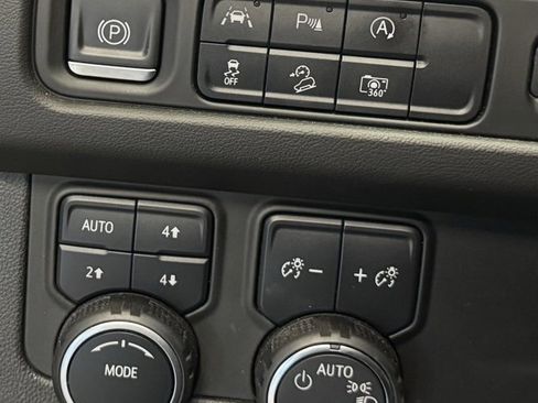 Used 2023 Chevrolet Suburban Z71 w/ Luxury Package image 23