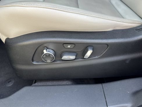 Used 2019 Cadillac XT4 Premium Luxury FWD image 12